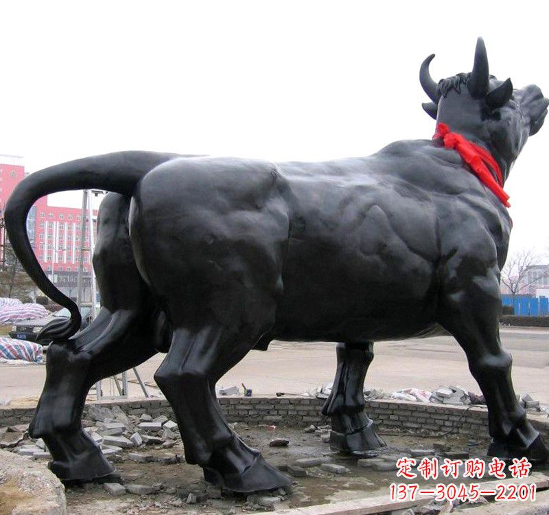 河南昂头的铜雕水牛