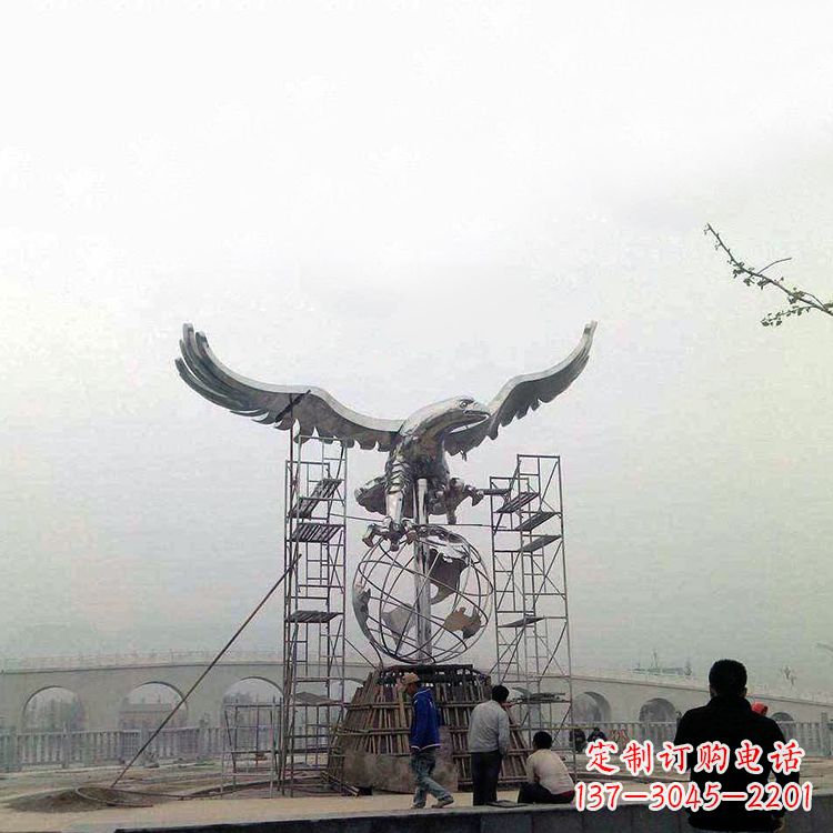 河南翱翔于天老鹰不锈钢雕塑