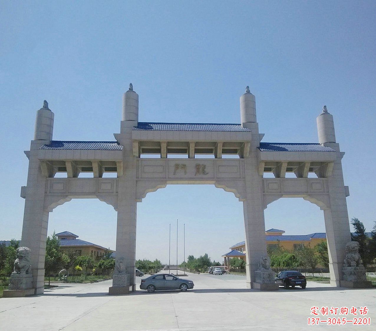河南宝墨园位于正门石雕牌坊