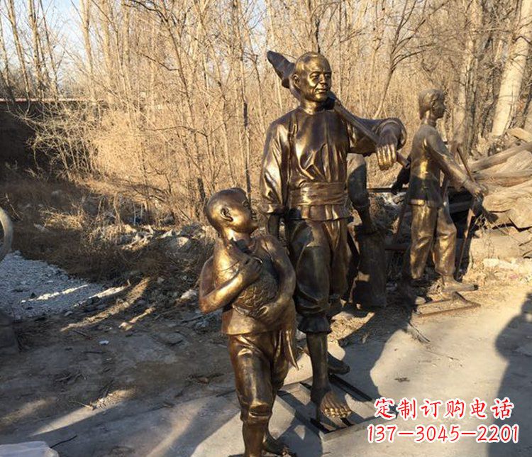 河南抱着鱼的儿童街边小品铜雕