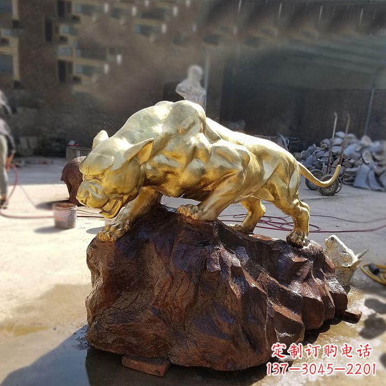 河南豹子铸铜雕塑-公园景区情景动物雕塑