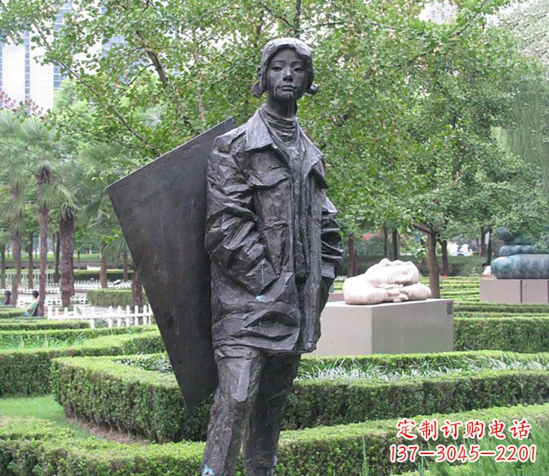 河南背画板女孩公园人物铜雕
