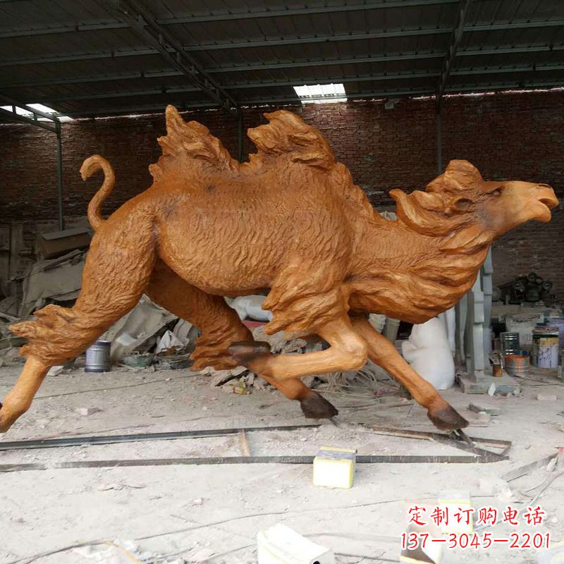 河南奔跑的骆驼仿真雕塑