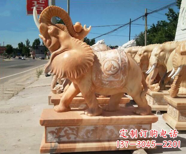 河南鼻子朝天晚霞红门口大象石雕