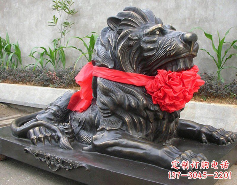 河南宾馆门口的铜狮子
