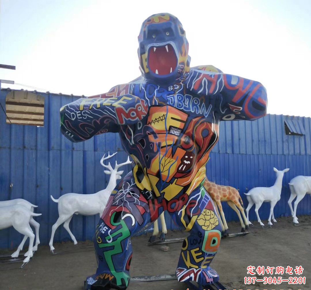 河南玻璃钢彩绘大猩猩雕塑