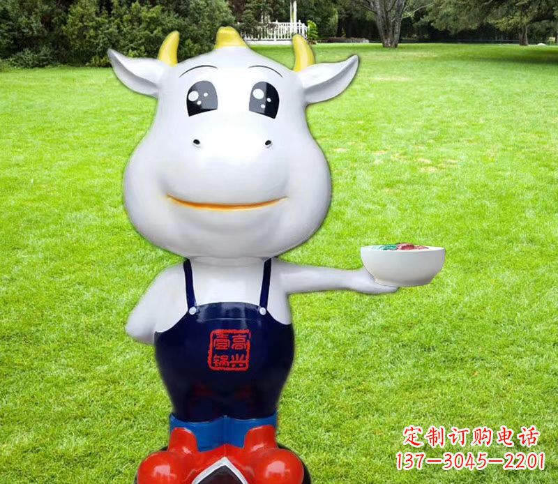 河南玻璃钢厨师小牛卡通雕塑