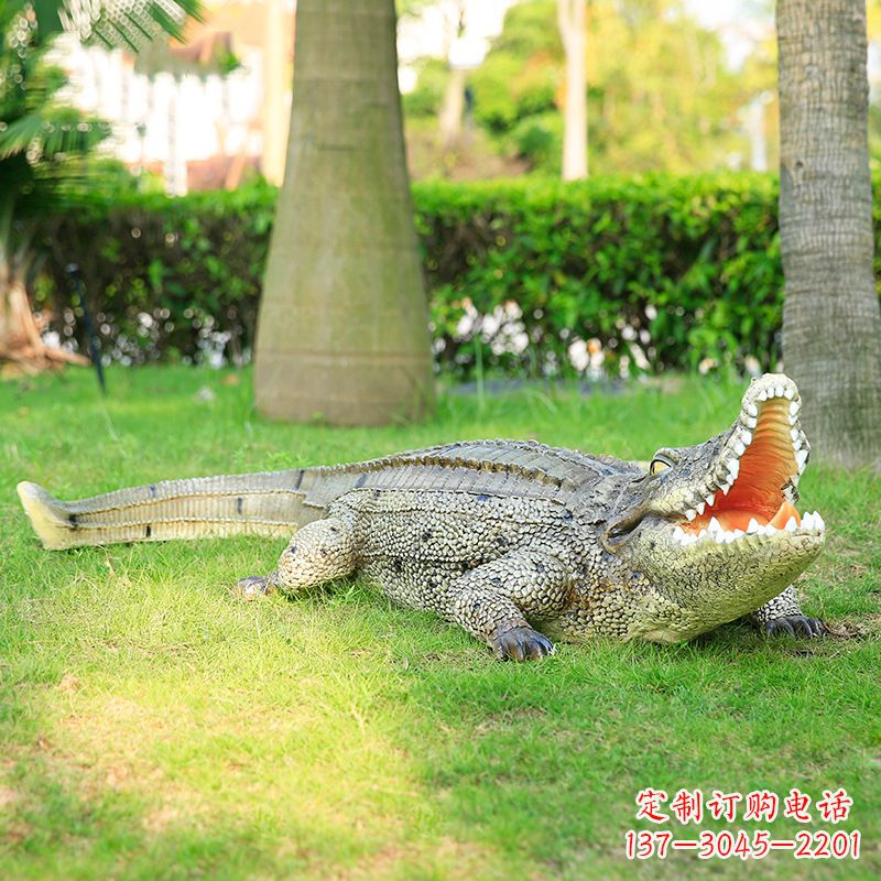 河南玻璃钢雕塑户外园林景观装饰仿真动物鳄鱼摆件