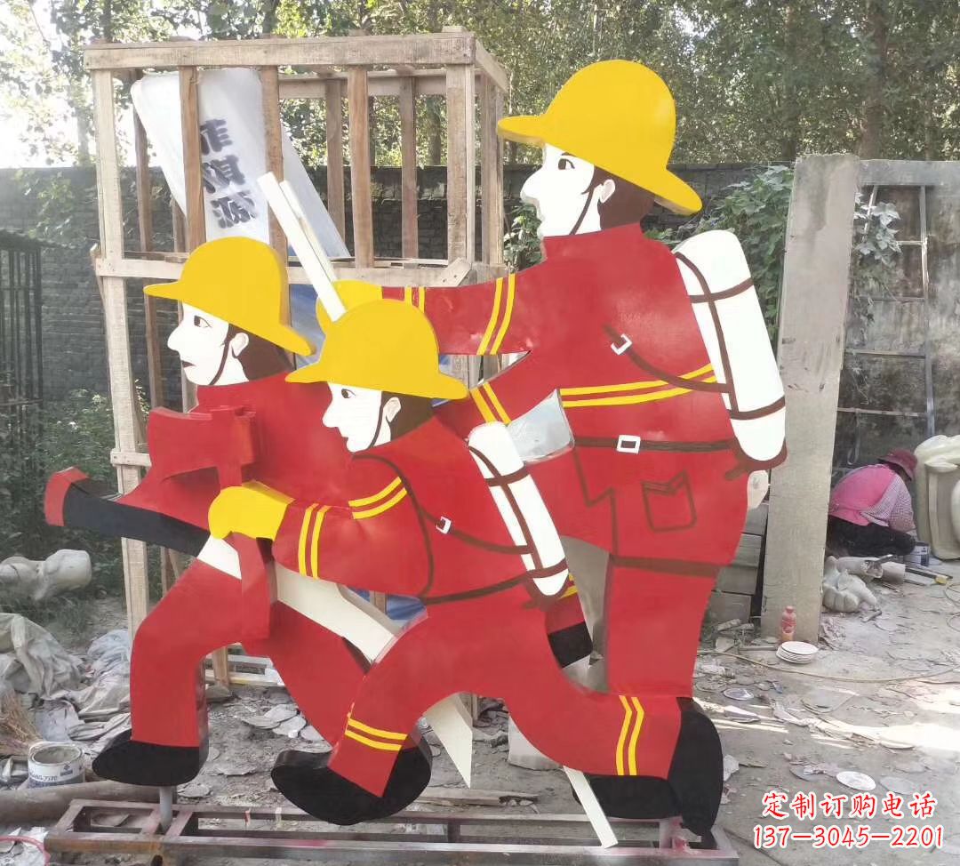 河南玻璃钢动漫消防员 园林景观雕塑