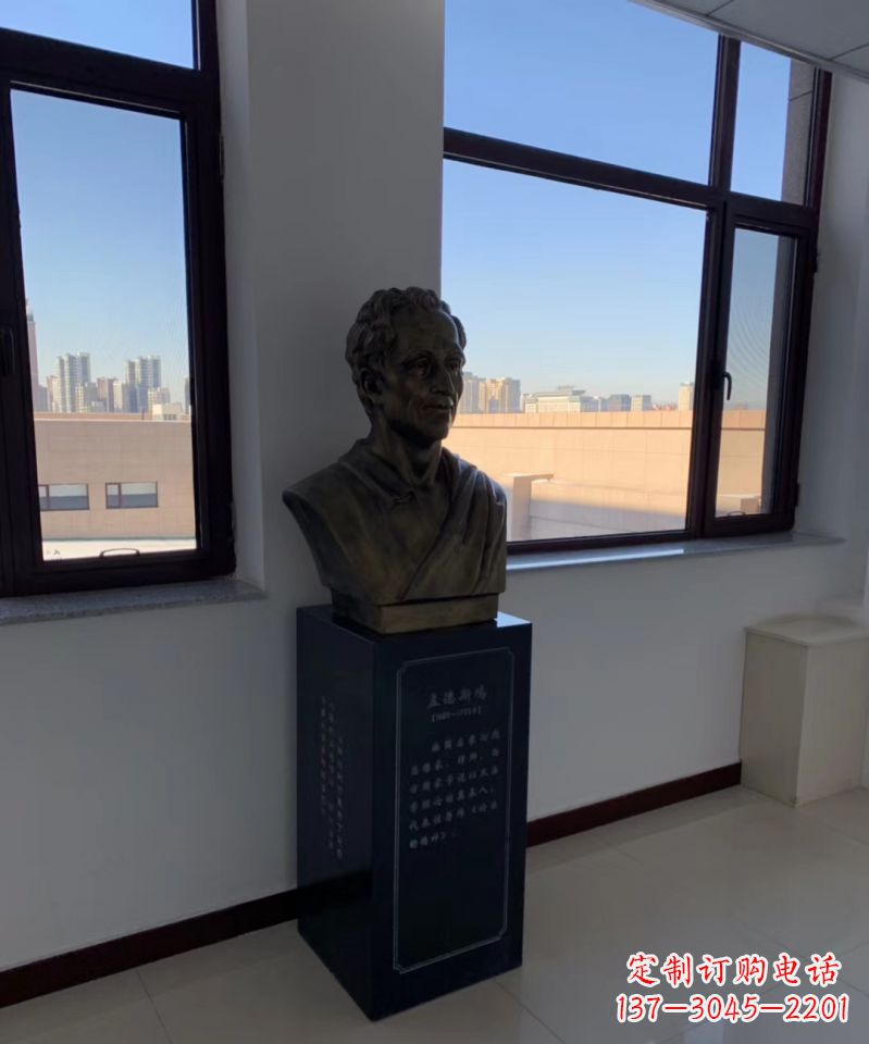 河南玻璃钢仿铜西方名人孟德斯鸠头像
