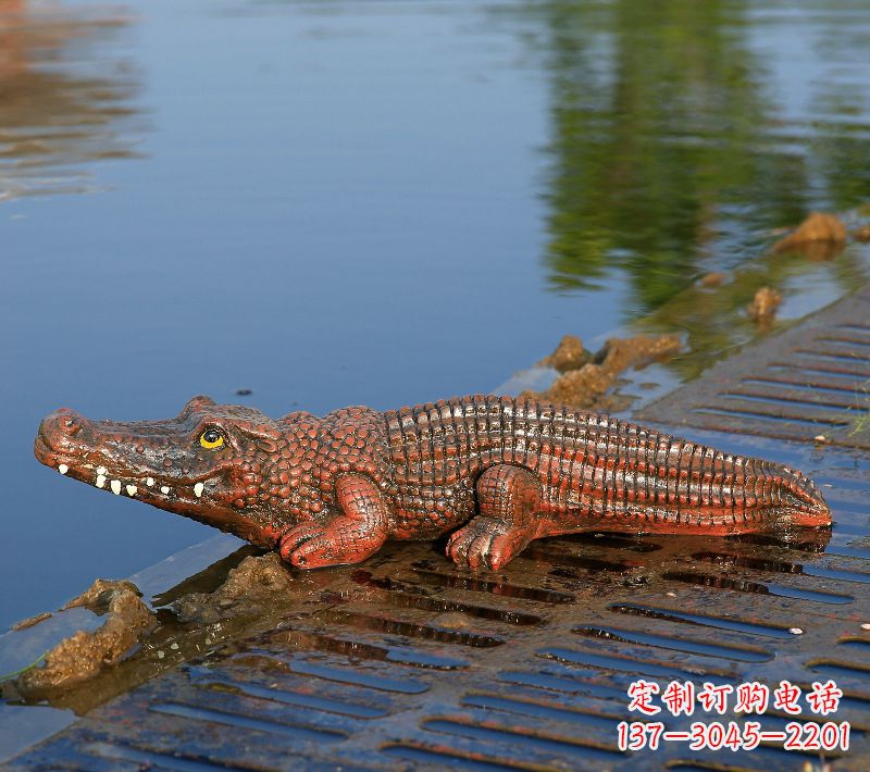 河南玻璃钢仿真鳄鱼园林水景景观动物雕塑