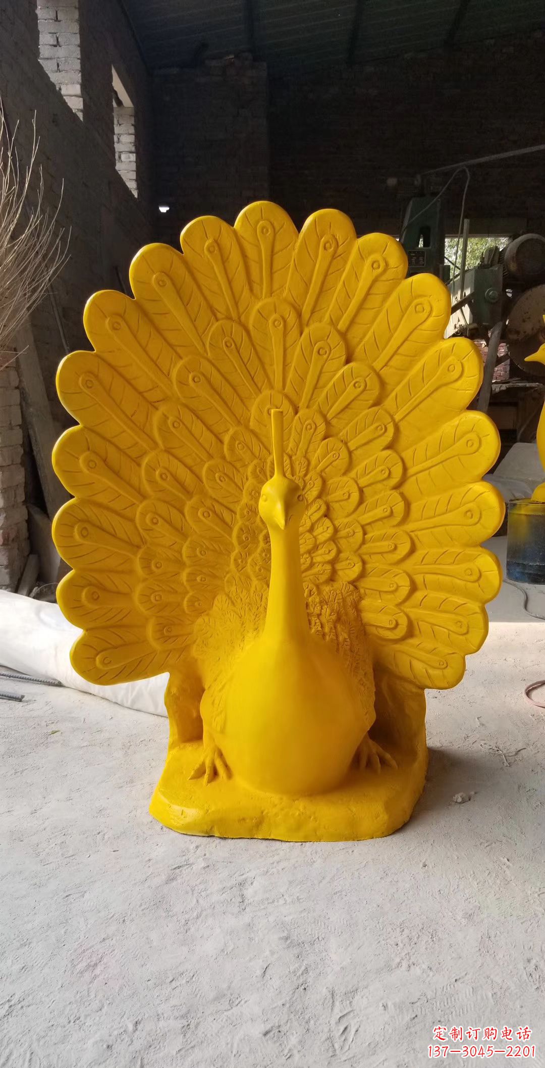 河南玻璃钢制作的孔雀雕塑