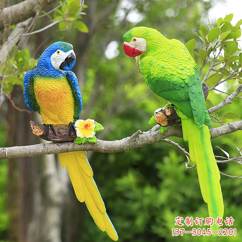 河南精美玻璃钢鹦鹉雕塑,点缀公园美景