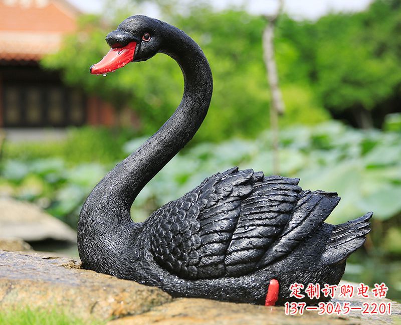 河南玻璃钢雕刻的黑色天鹅——美丽宁静的公园园林摆件