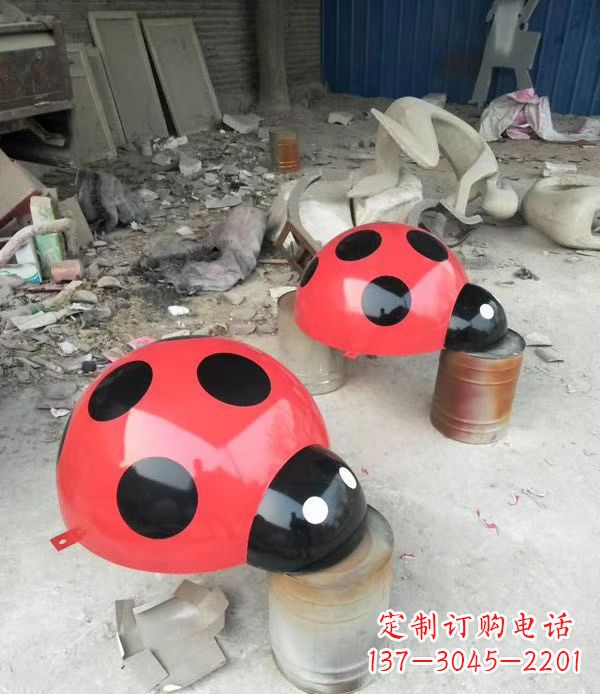 河南玻璃钢制瓢虫雕塑绚丽多彩的公园景观摆件