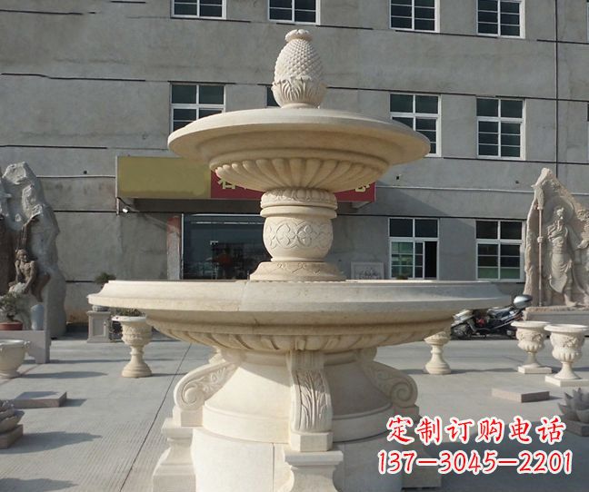 河南菠萝雕塑点缀小区景观的精美艺术品