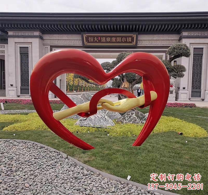 河南不锈钢爱心字母雕塑——传递爱的艺术美学
