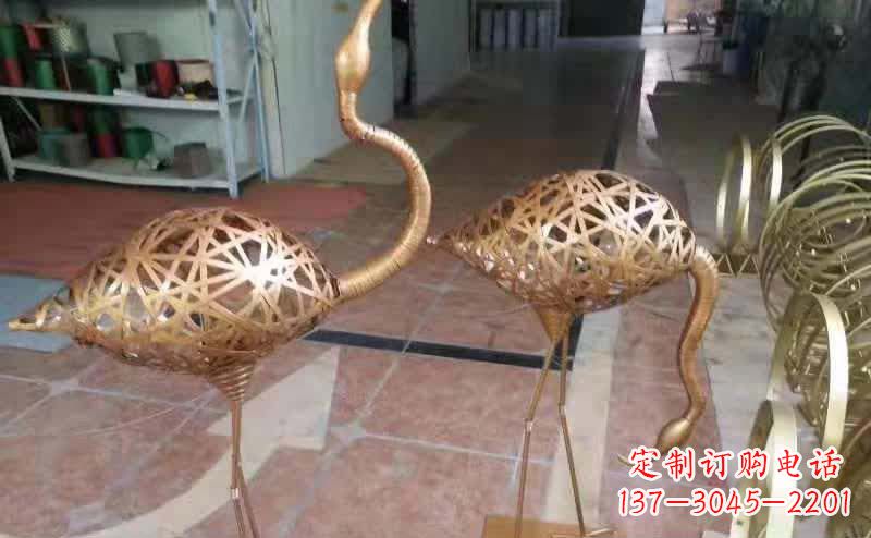 河南仙鹤雕塑以不锈钢编制而成