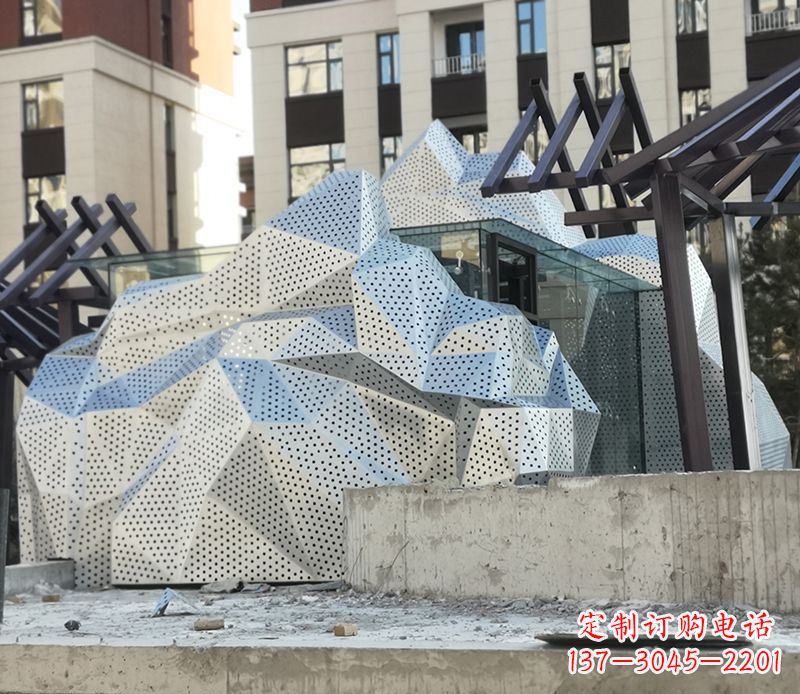 河南不锈钢假山雕塑给空间带来更多活力