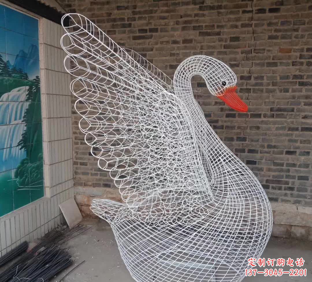 河南不锈钢制天鹅雕塑象征着和谐与美好