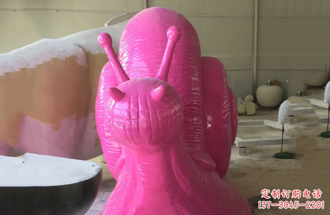 河南不锈钢彩绘蜗牛雕塑给公园景观增添点缀