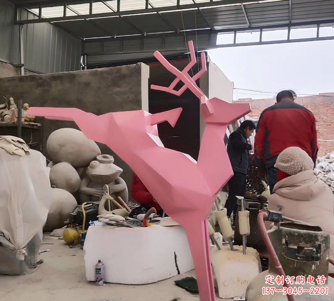 河南不锈钢彩绘小鹿雕塑艺术与美感的完美结合