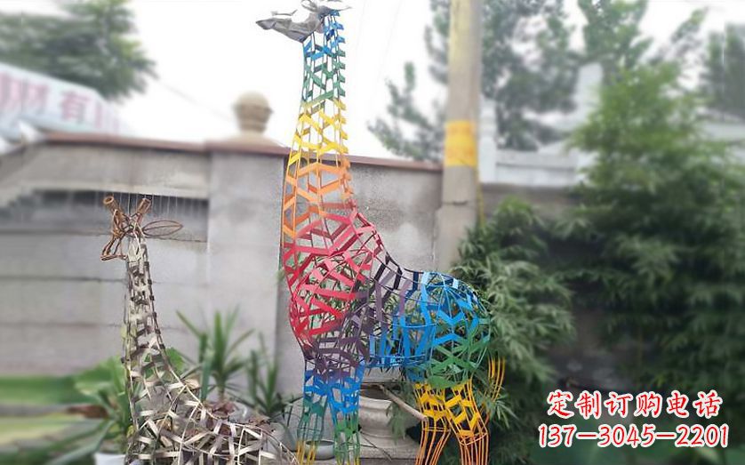 河南不锈钢长颈鹿雕塑把自然美景带入室内