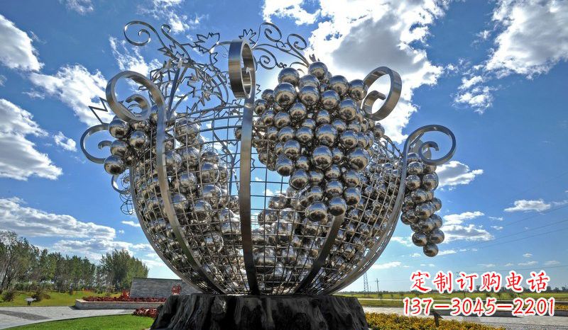 河南不锈钢葡萄雕塑——城市的艺术之美