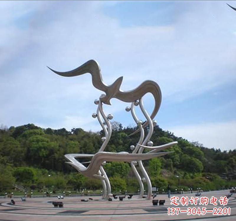 河南大雁展翅飞越城市圆环