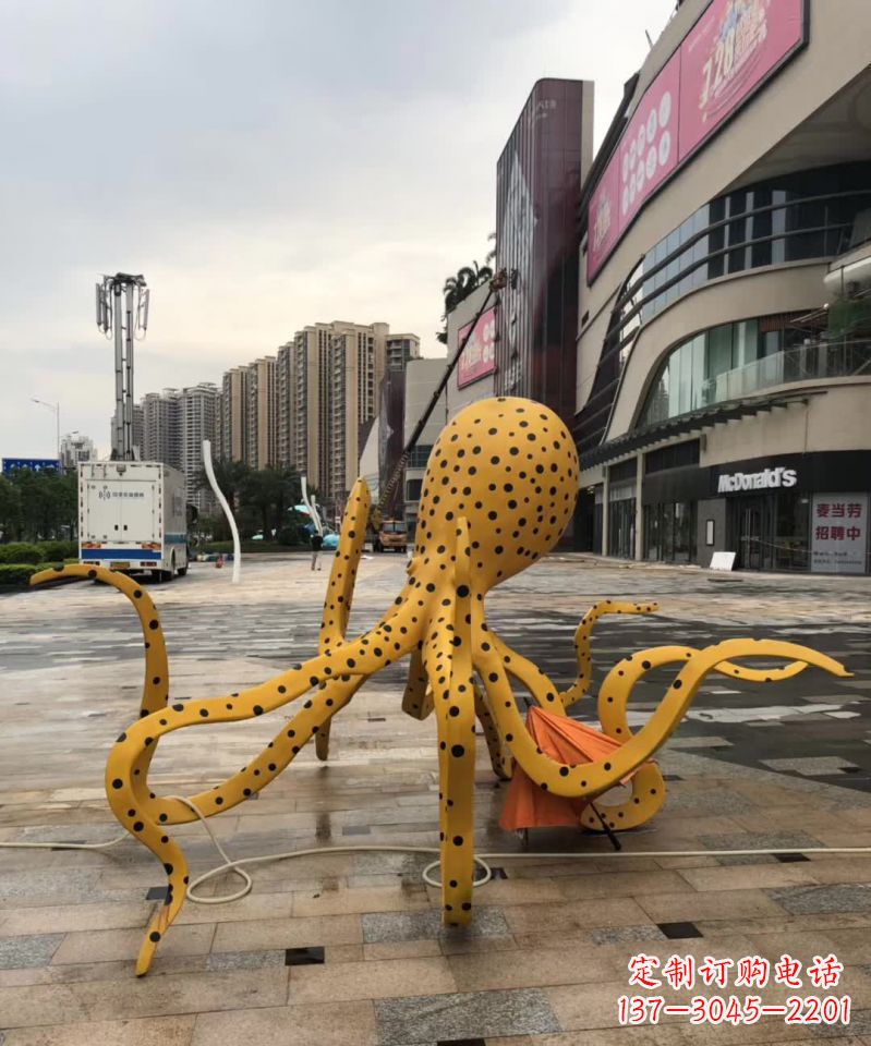 河南不锈钢章鱼雕塑一座海洋之城的标志