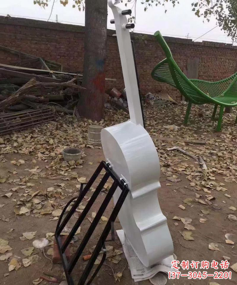 河南不锈钢大提琴雕塑——古典音乐的艺术表现