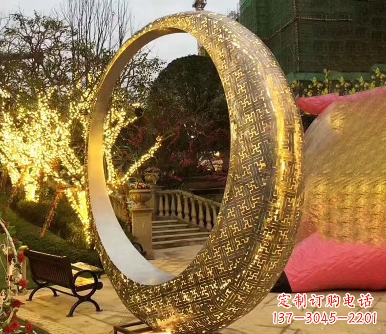 河南不锈钢发光月亮雕塑艺术与科技的结合