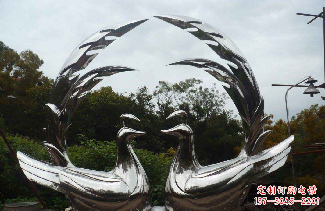 河南不锈钢孔雀雕塑浪漫与灵动