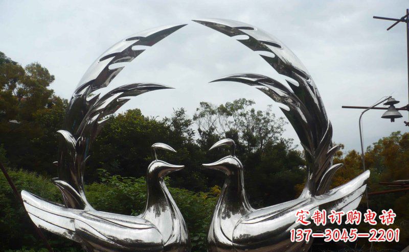 河南不锈钢制作的孔雀雕塑