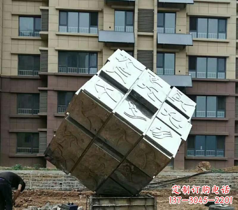 河南不锈钢魔方雕塑令人惊叹的精致艺术