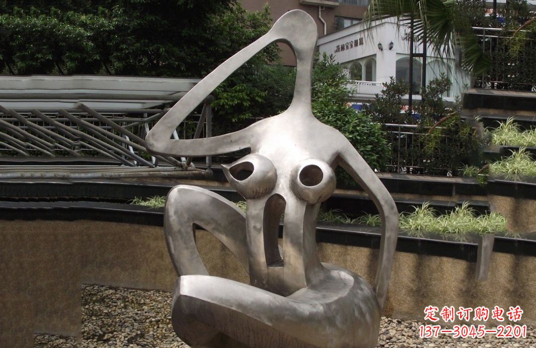 河南精美的不锈钢女人雕塑
