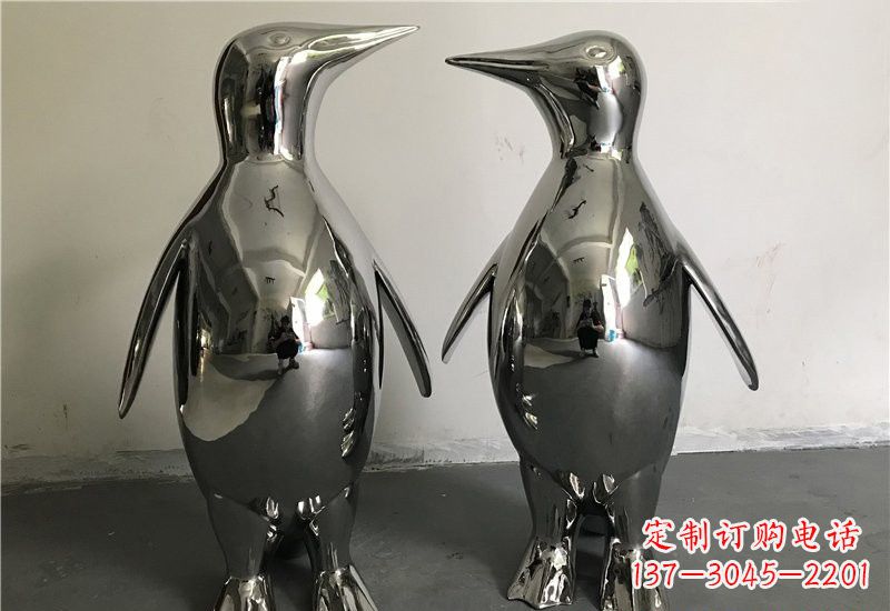 河南企鹅雕塑以不锈钢赋予生命