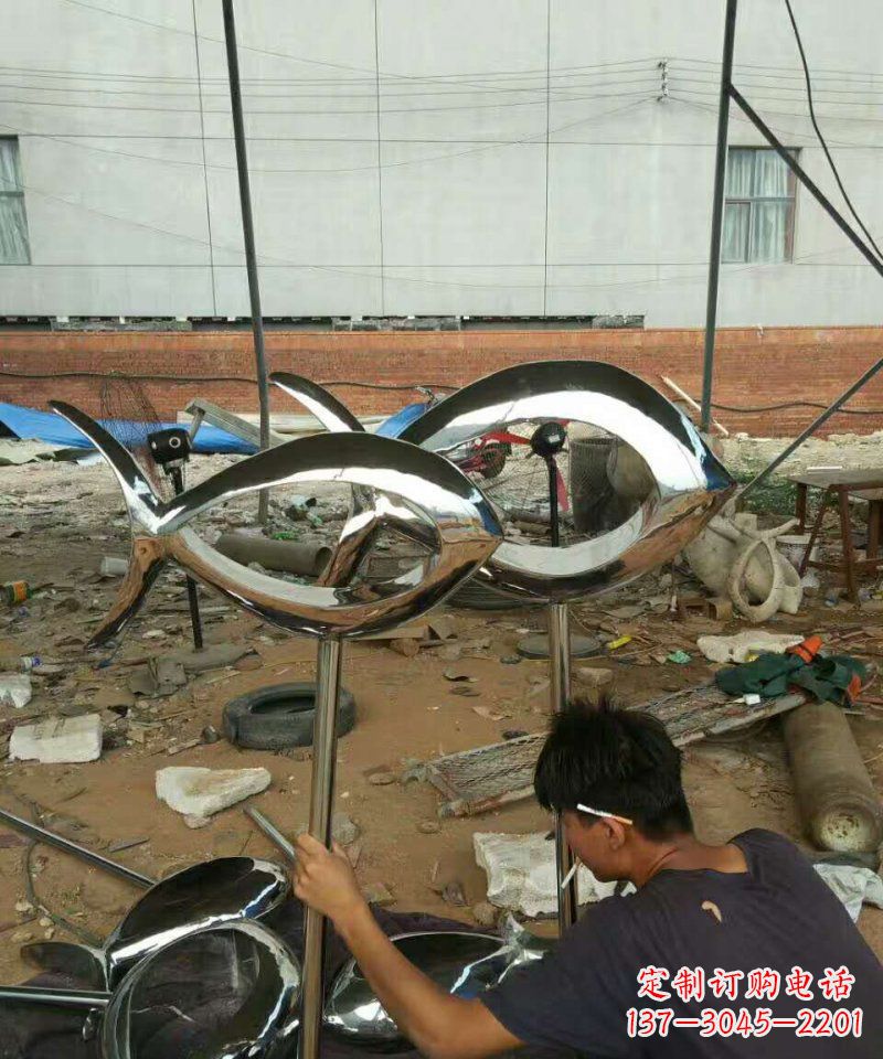 河南不锈钢抽象鱼动物雕塑 (2)