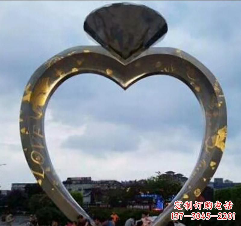 河南不锈钢创意戒指雕塑拥有独一无二的外观