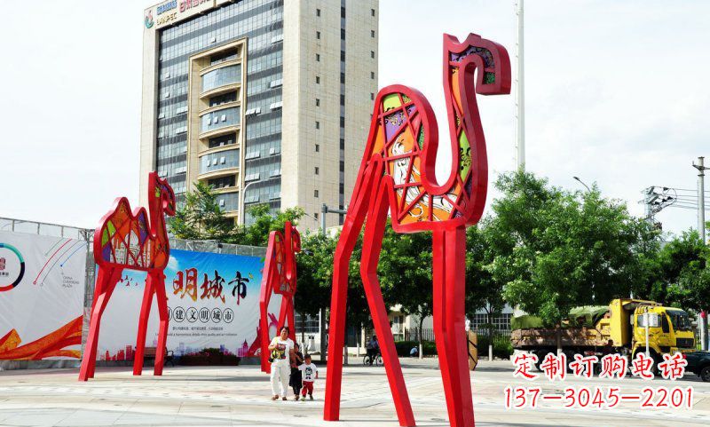 河南不锈钢大型骆驼雕塑