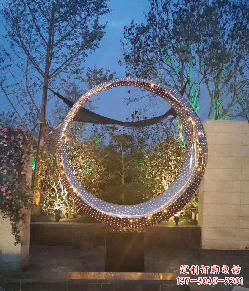 河南不锈钢圆环雕塑艺术与环境的完美结合