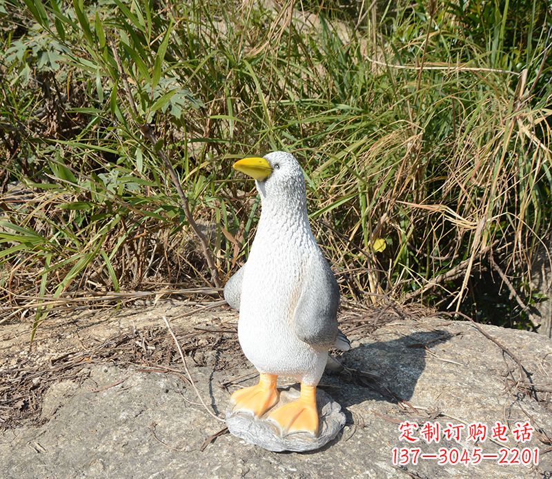 河南和平鸽雕塑传递和平的美丽象征