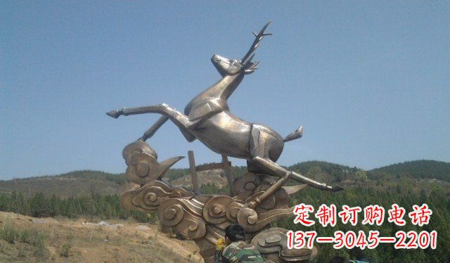河南不锈钢动物雕塑——飞奔的鹿