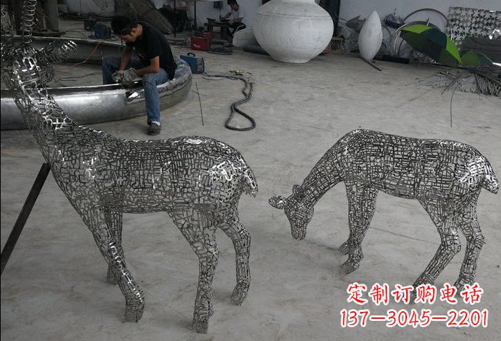 河南不锈钢动物镂空鹿雕塑精美的艺术品