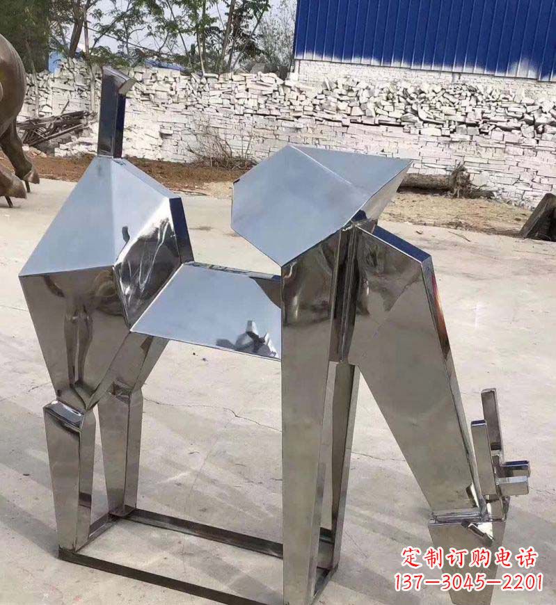 河南不锈钢锻造的景观小鹿雕塑