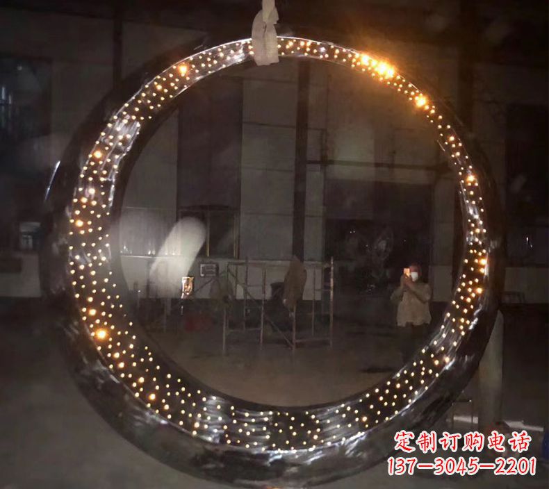 河南不锈钢发光月亮雕塑1