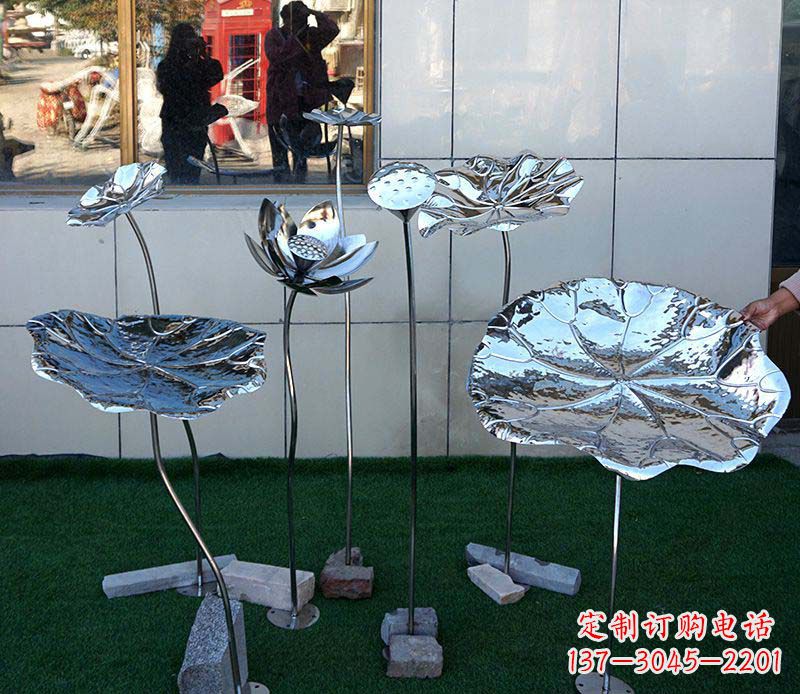 河南不锈钢雕刻荷花美化环境