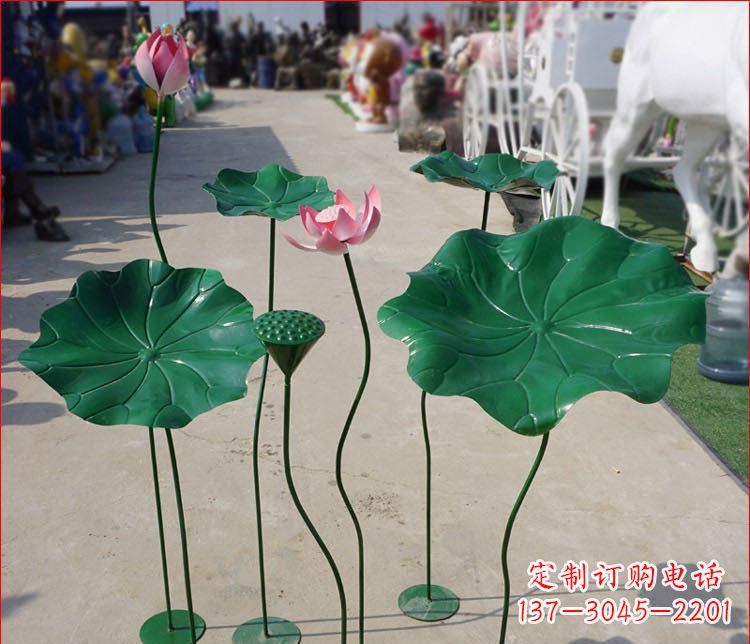 河南不锈钢荷花雕塑色彩斑斓美不胜收