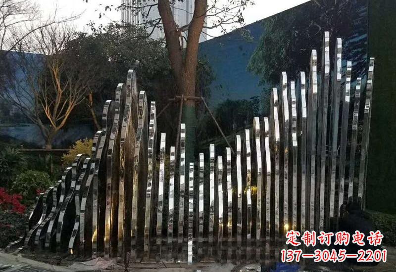 河南不锈钢公园里的假山雕塑