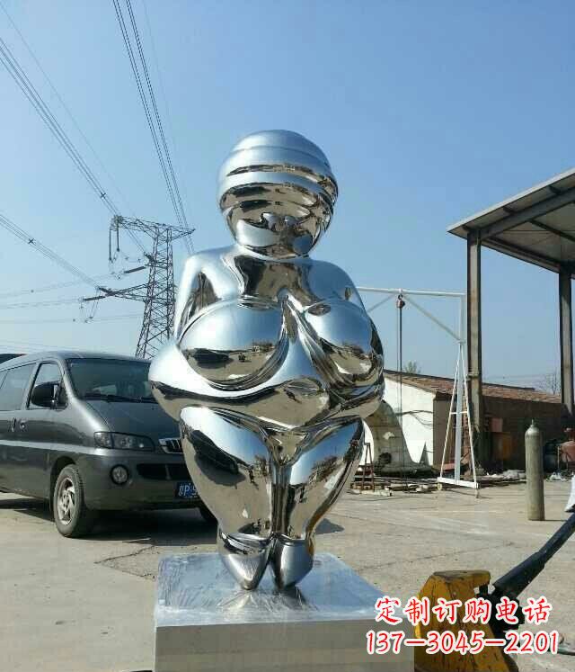 河南女性之美不锈钢公园的女人雕塑